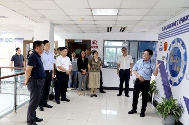 2020年7月29日，时任j9九游会登录入口首页新版省政协常委、社法委副主任、省总工会副主席、一级巡视员董建伟莅临j9九游会登录入口首页新版j9九游会登录入口首页新版调研新时代工匠培育工作